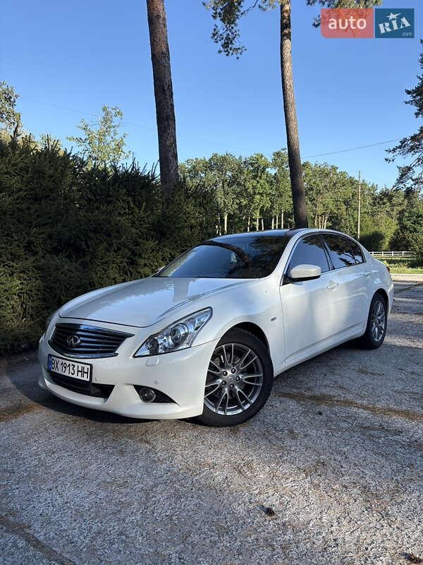 Infiniti G25 2011