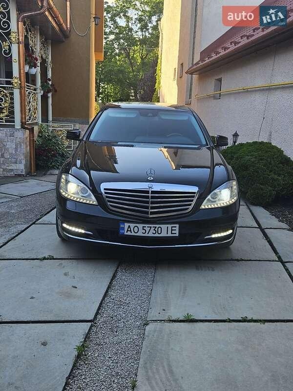 Mercedes-Benz S-Class 2011
