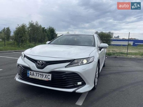 Toyota Camry 2019