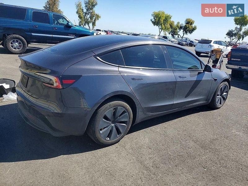 Tesla Model 3 2024