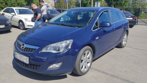 Opel Astra 2011