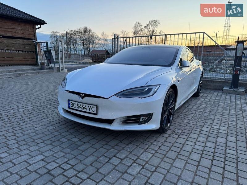 Tesla Model S 2020