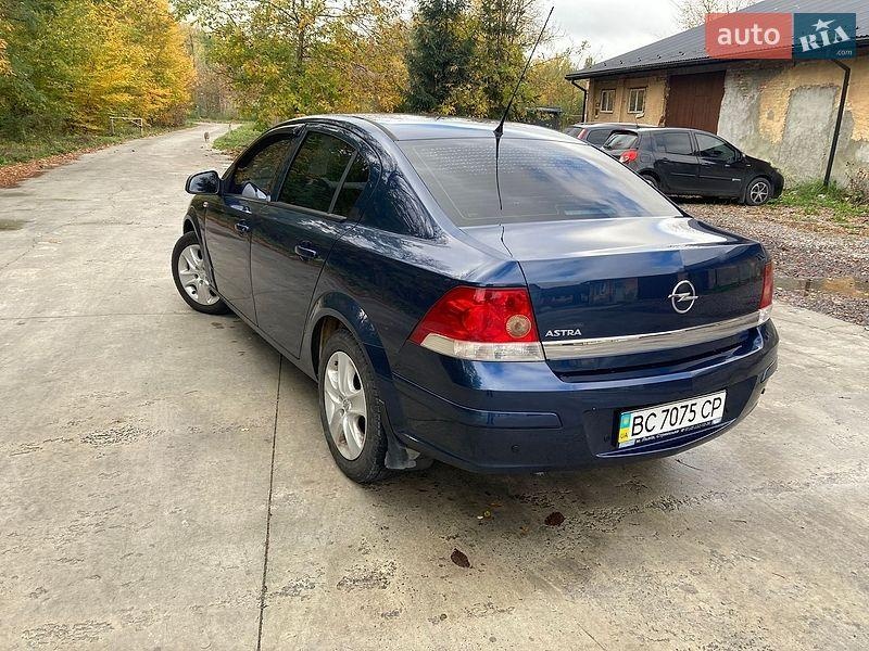 Opel Astra 2012