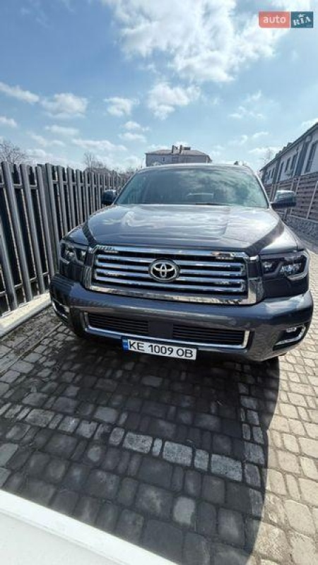 Toyota Sequoia 2016