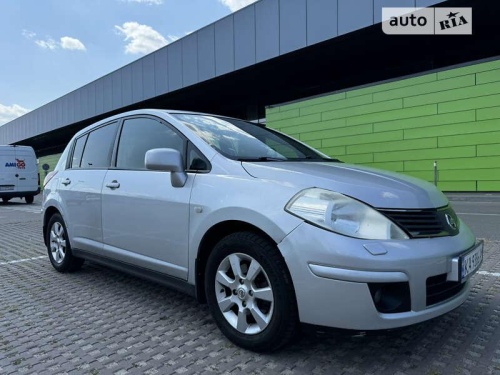 Nissan TIIDA 2008