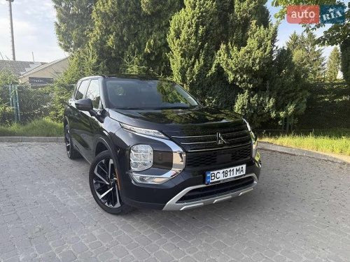 Mitsubishi Outlander 2023