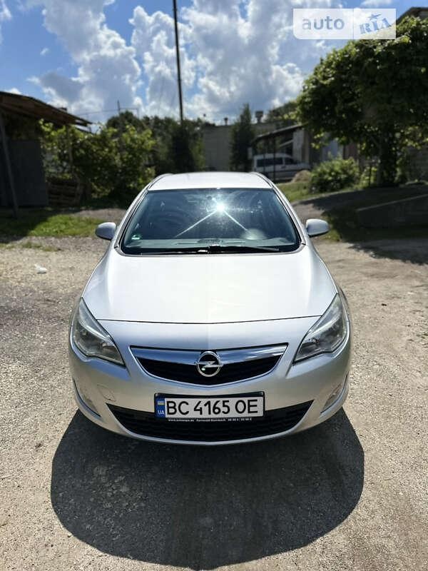 Opel Astra 2011