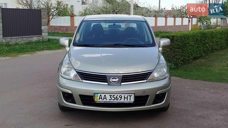 Nissan TIIDA 2008