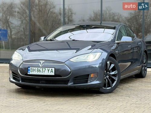 Tesla Model S 2015