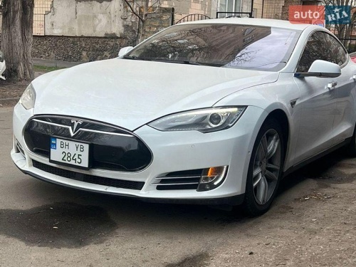 Tesla Model S 2015