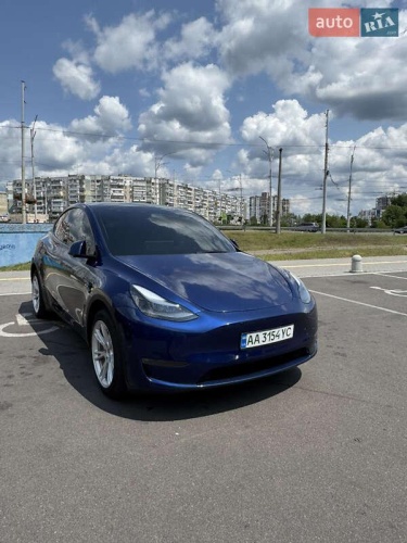 Tesla Model Y 2023