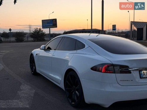 Tesla Model S 2016
