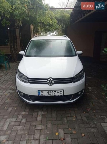 Volkswagen Cross Touran 2011