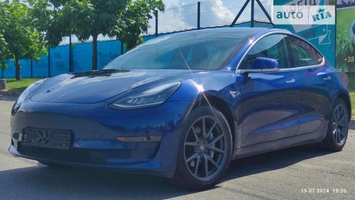 Tesla Model 3 2020