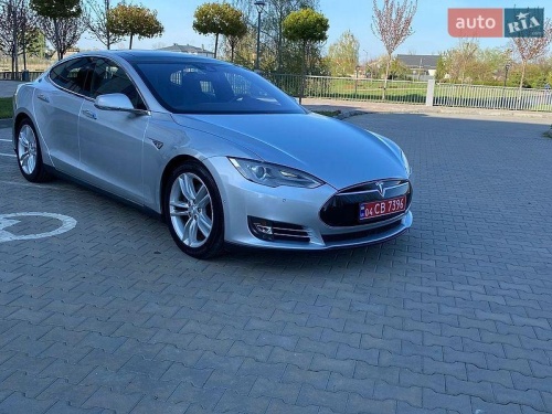 Tesla Model S 2015