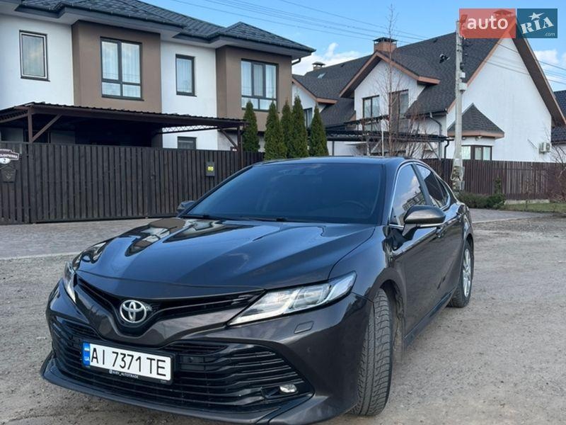 Toyota Camry 2019