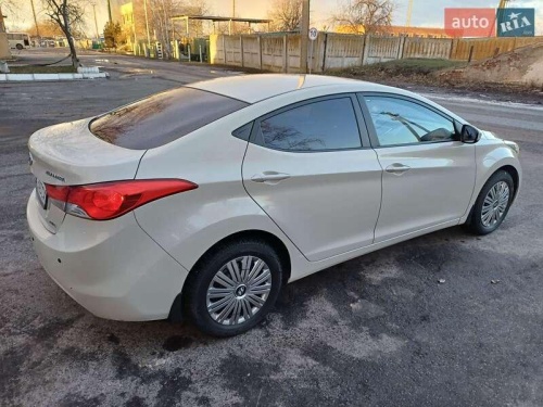 Hyundai Elantra 2012