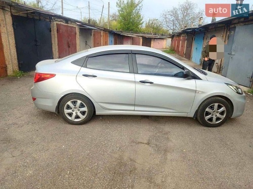 Hyundai Accent 2011