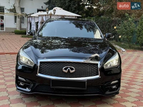 Infiniti Q70 2014