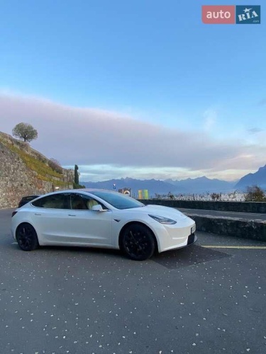 Tesla Model 3 2019