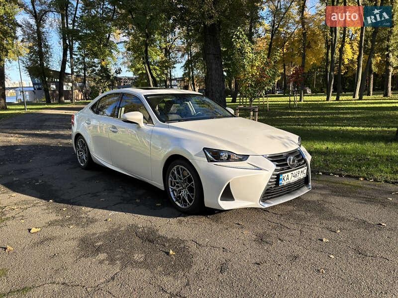 Lexus IS 2018