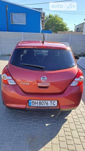 Nissan TIIDA 2012