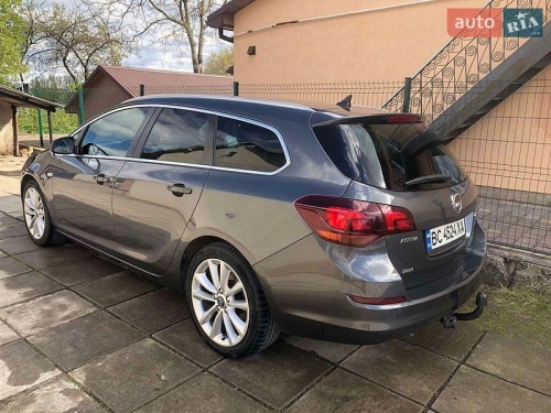 Opel Astra 2011