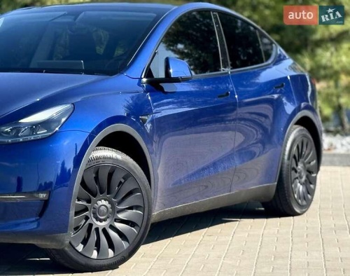 Tesla Model Y 2024