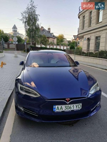 Tesla Model S 2019