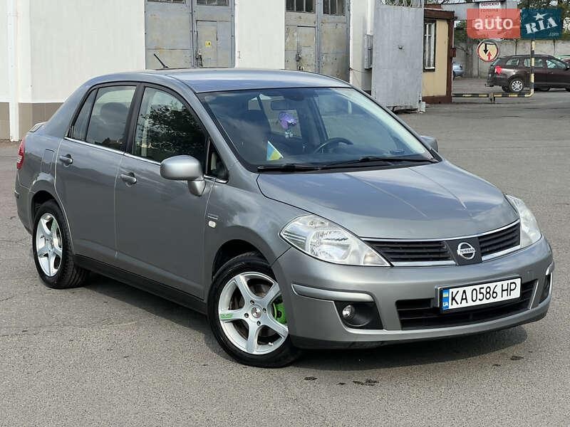 Nissan TIIDA 2009
