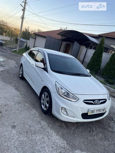 Hyundai Accent 2013