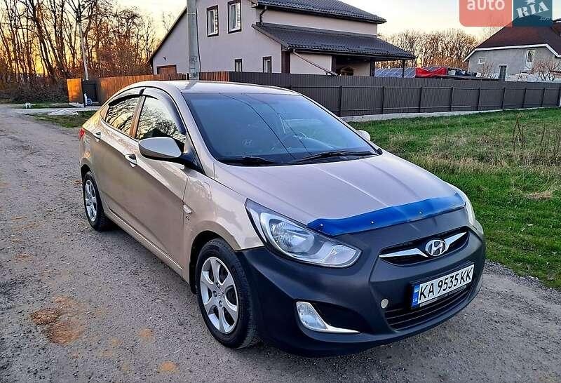Hyundai Accent 2011