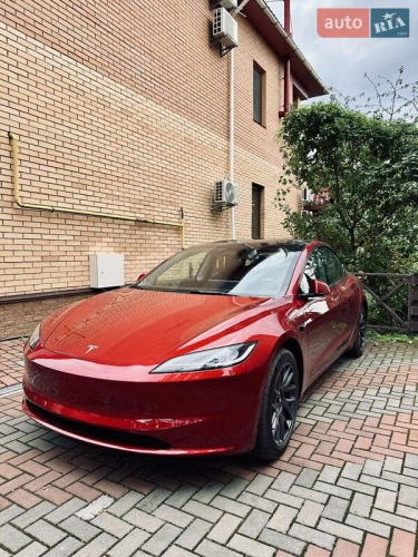 Tesla Model 3 2024