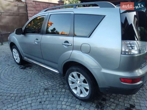 Mitsubishi Outlander 2012