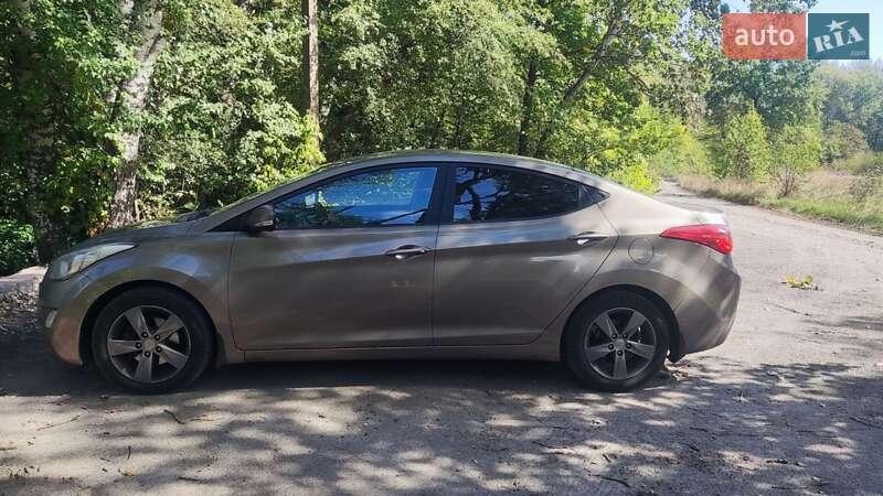 Hyundai Elantra 2012