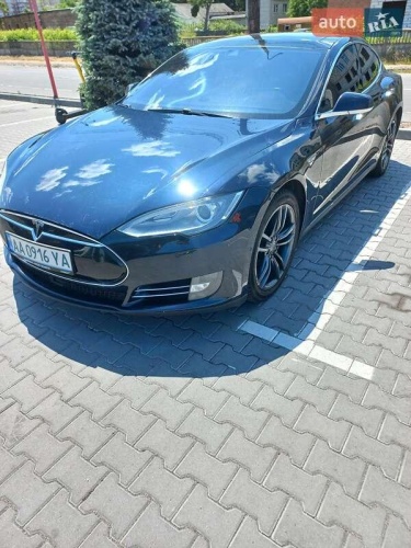 Tesla Model S 2014