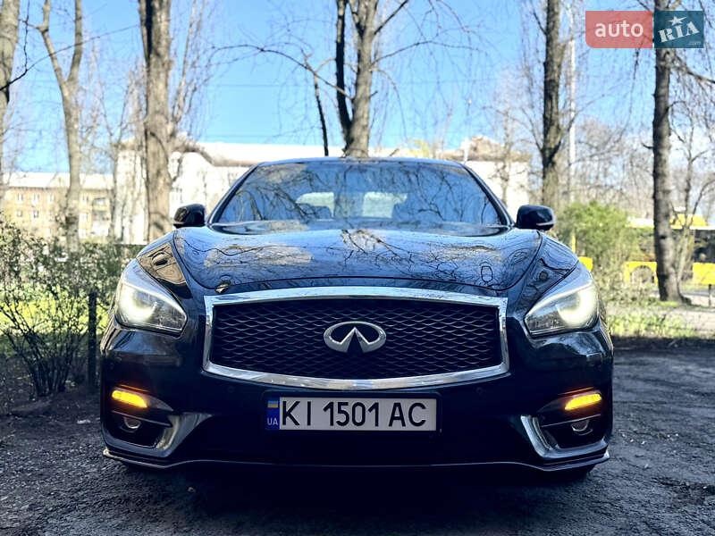 Infiniti Q70 2016