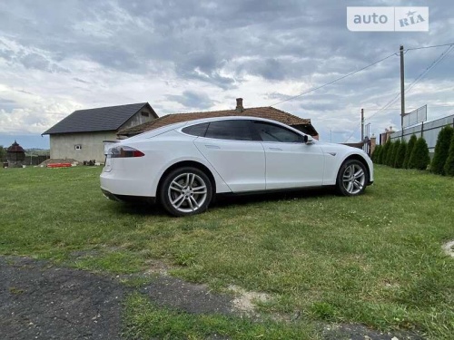 Tesla Model S 2013