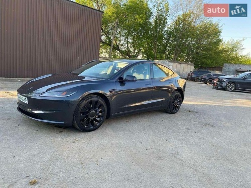 Tesla Model 3 2024