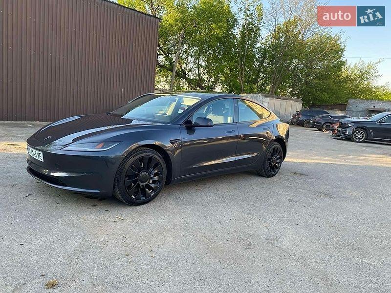 Tesla Model 3 2024