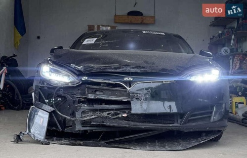 Tesla Model S 2016