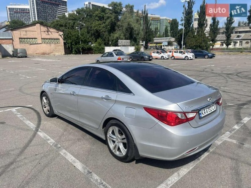 Hyundai Sonata 2011