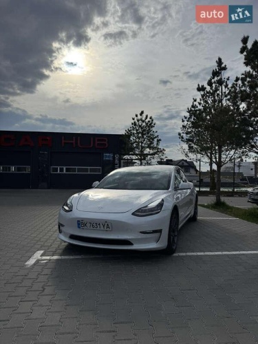Tesla Model 3 2020