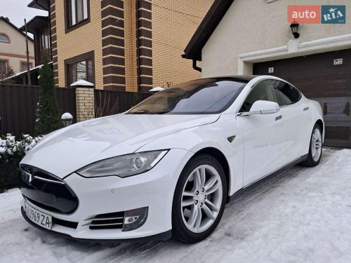 Tesla Model S 2014