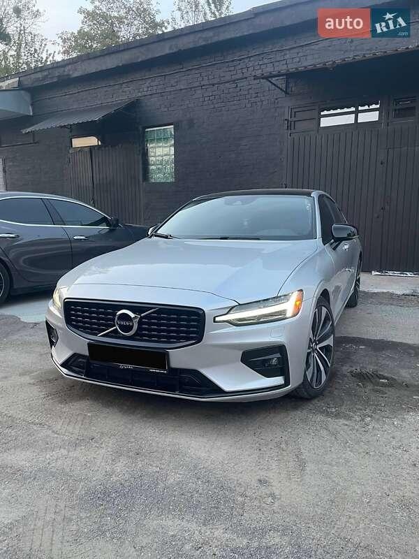 Volvo S60 2022