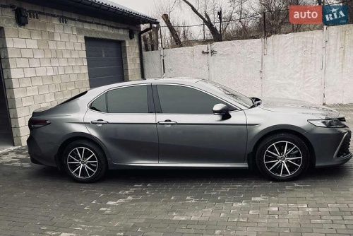Toyota Camry 2021
