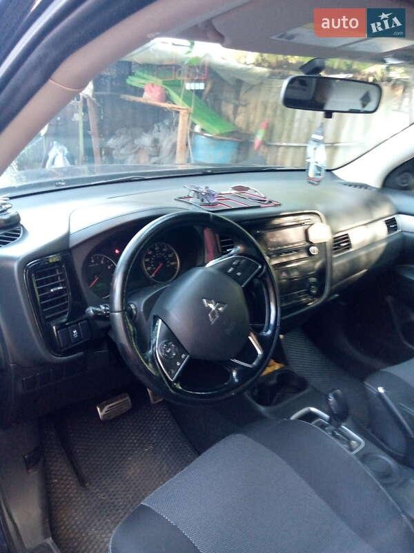 Mitsubishi Outlander 2016