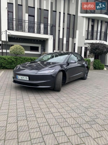 Tesla Model 3 2024