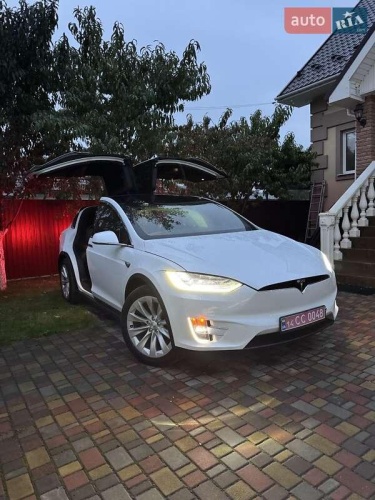 Tesla Model X 2020