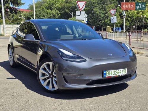 Tesla Model 3 2020